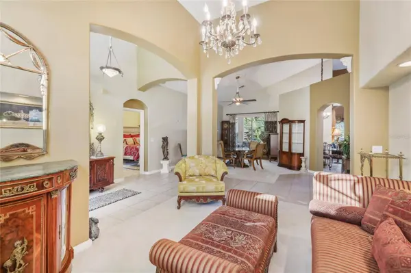 9223 SHADOW PINAR CT, Orlando, FL 32825