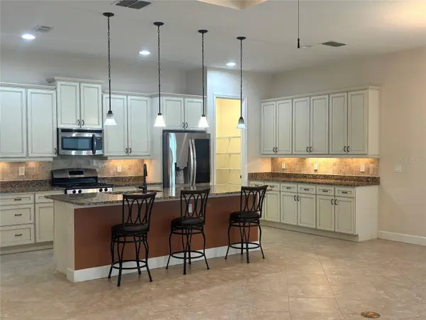 1076 GARDENSHIRE LN, Deland, FL 32724