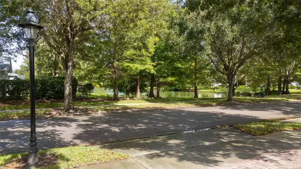 1594 LINCOLNSHIRE DR, Deland, FL 32724