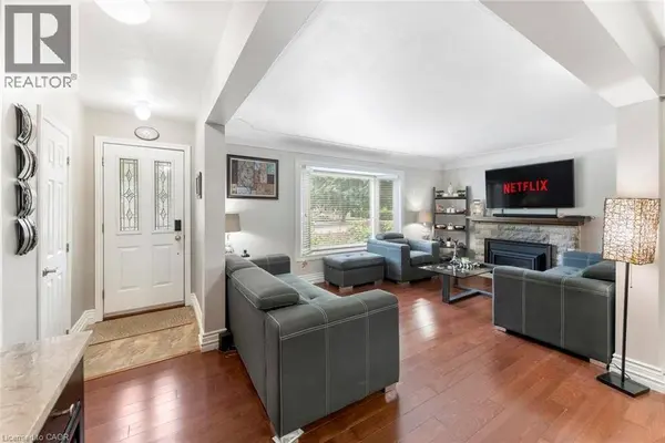 1063 JOAN Drive, Burlington, ON L7T3H3