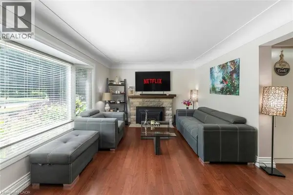 1063 JOAN Drive, Burlington, ON L7T3H3