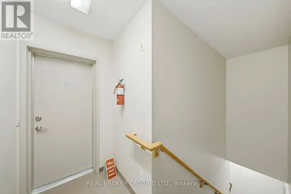 3026 Clayhill RD #6, Mississauga, ON L5B0B1