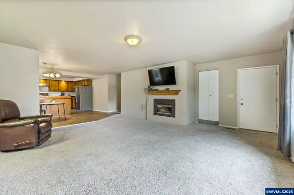 1290 Evergreen Ln, Sweet Home, OR 97386