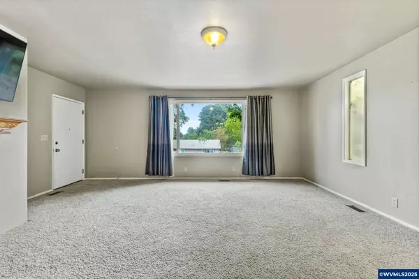 1290 Evergreen Ln, Sweet Home, OR 97386