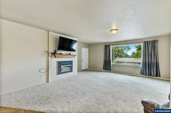 1290 Evergreen Ln, Sweet Home, OR 97386