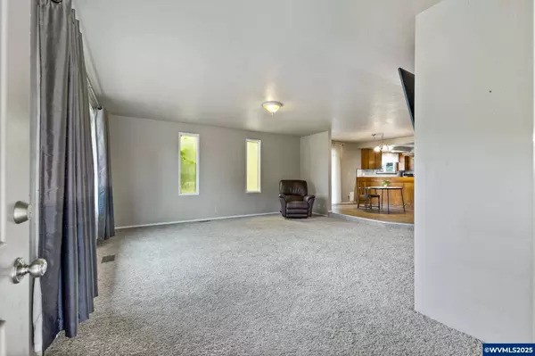 1290 Evergreen Ln, Sweet Home, OR 97386