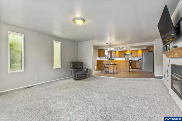 1290 Evergreen Ln, Sweet Home, OR 97386