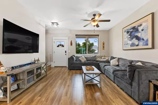 1202 Albatross Ct, Sweet Home, OR 97386