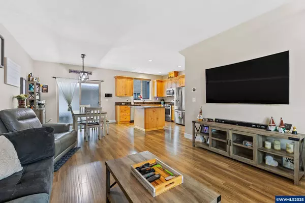 1202 Albatross Ct, Sweet Home, OR 97386