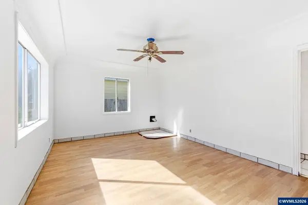 320 Juniper St, Sweet Home, OR 97386