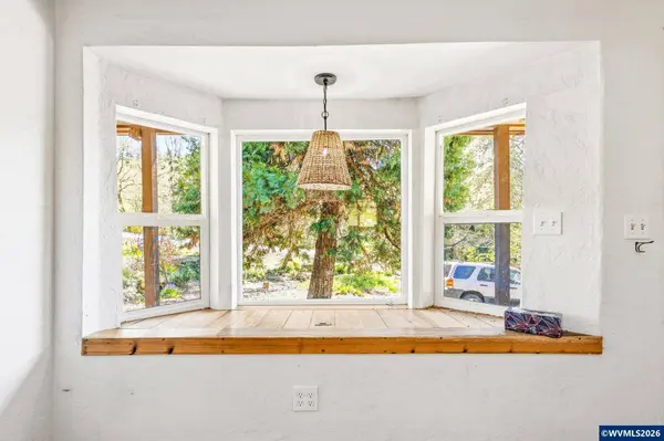 38775 Golden Valley Dr, Lebanon, OR 97355