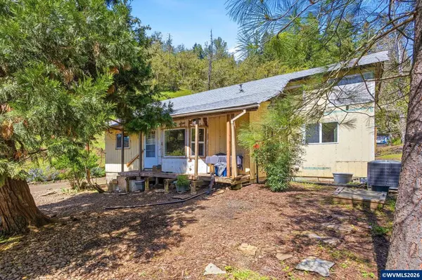38775 Golden Valley Dr, Lebanon, OR 97355