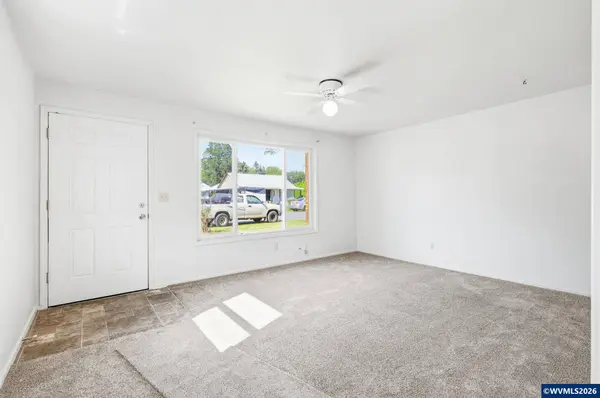1121 Spruce St, Sweet Home, OR 97386