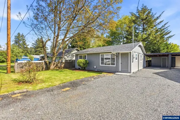 1121 Spruce St, Sweet Home, OR 97386