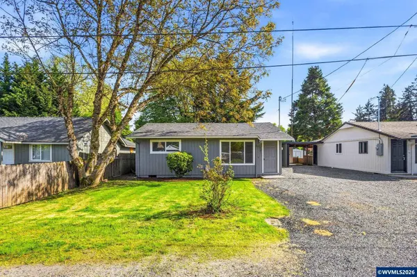 1121 Spruce St, Sweet Home, OR 97386