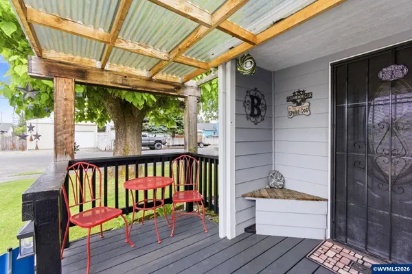 924 7th Av, Sweet Home, OR 97386