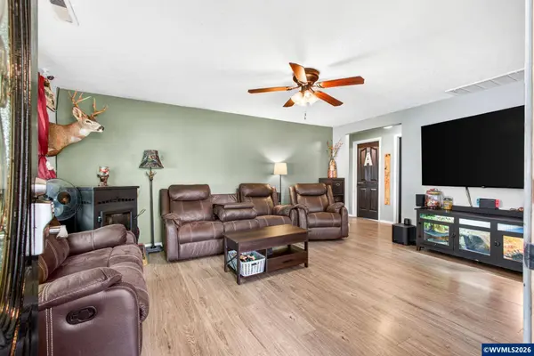 924 7th Av, Sweet Home, OR 97386