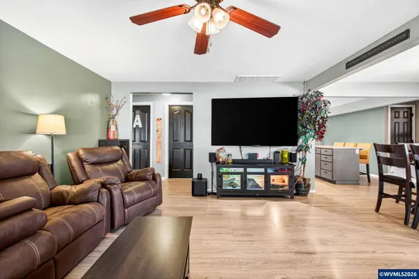 924 7th Av, Sweet Home, OR 97386