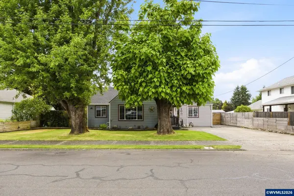 924 7th Av, Sweet Home, OR 97386