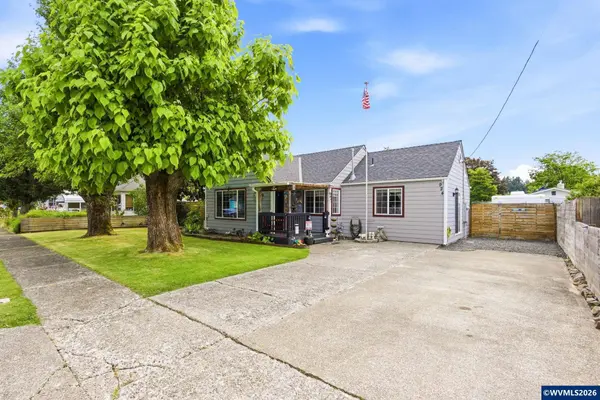 924 7th Av, Sweet Home, OR 97386