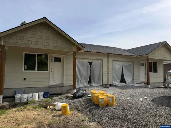 1720 Cedar St, Sweet Home, OR 97386