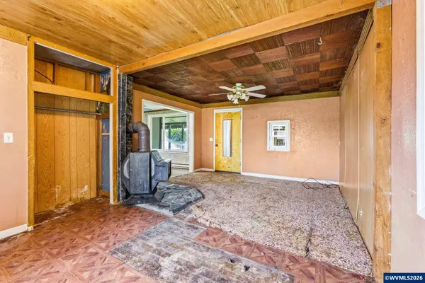 1715 Cascade Dr, Lebanon, OR 97355