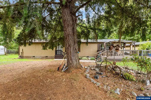1606 11th St, Sweet Home, OR 97386