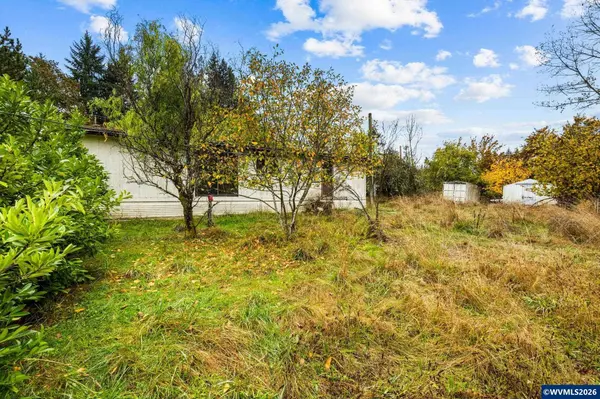 39649 Lacomb Dr, Lebanon, OR 97355