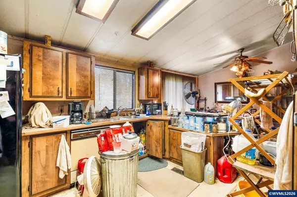 39649 Lacomb Dr, Lebanon, OR 97355