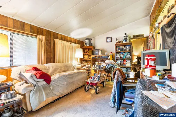 39649 Lacomb Dr, Lebanon, OR 97355