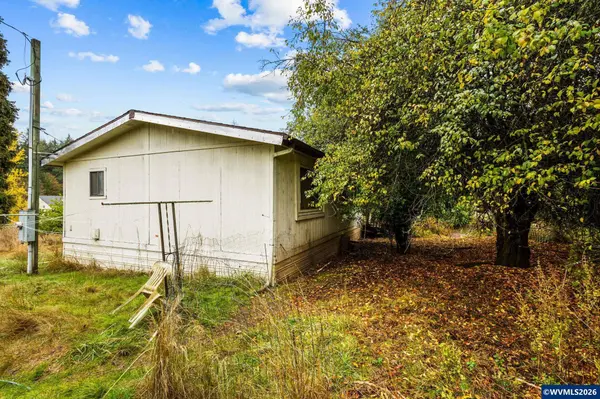 39649 Lacomb Dr, Lebanon, OR 97355