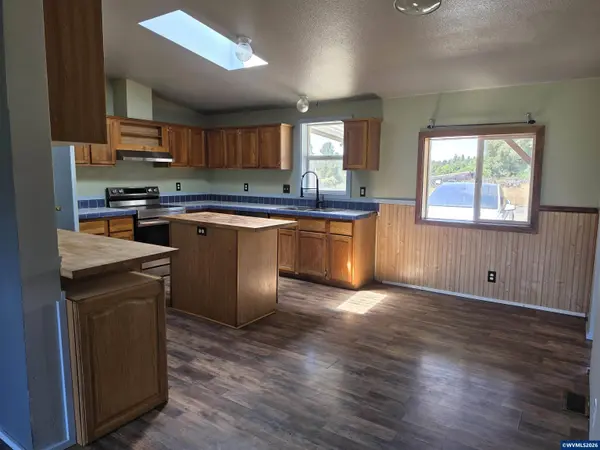 34125 Lacomb Rd, Lebanon, OR 97355