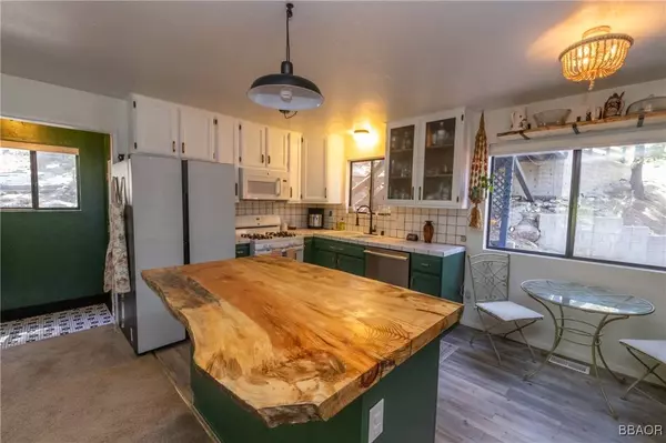 33310 Conway DR, Running Springs, CA 92308