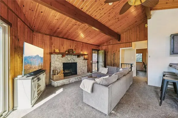 761 W Victoria CT, Lake Arrowhead, CA 92352