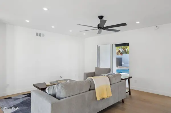 342 E ORANGEWOOD Avenue, Phoenix, AZ 85020