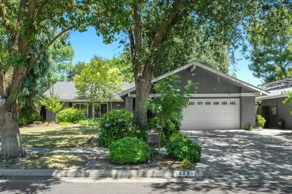 8298 N Calaveras ST, Fresno, CA 93711