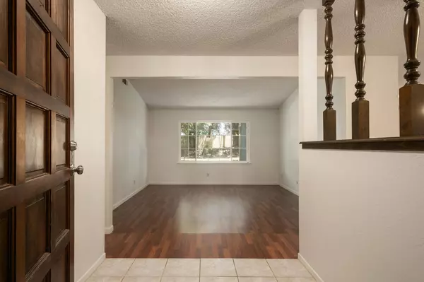 8298 N Calaveras ST, Fresno, CA 93711