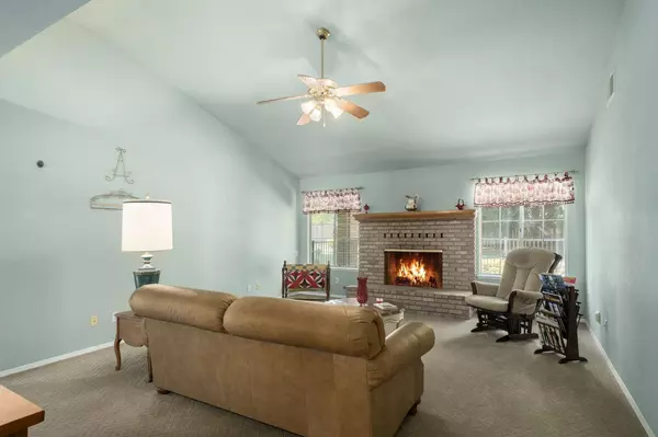 194 Cindy AVE, Clovis, CA 93612