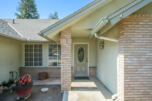 194 Cindy AVE, Clovis, CA 93612