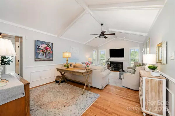 106 Charis LN, Statesville, NC 28677