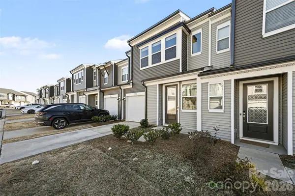 3132 Hutton Gardens LN, Charlotte, NC 28269