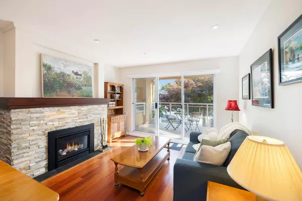 15155 22 AVE #210, Surrey, BC V4A 9T4