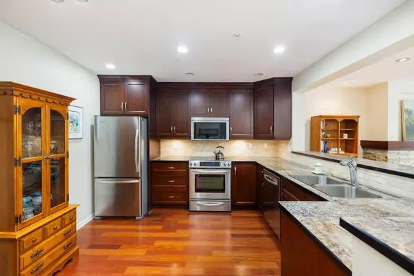 15155 22 AVE #210, Surrey, BC V4A 9T4