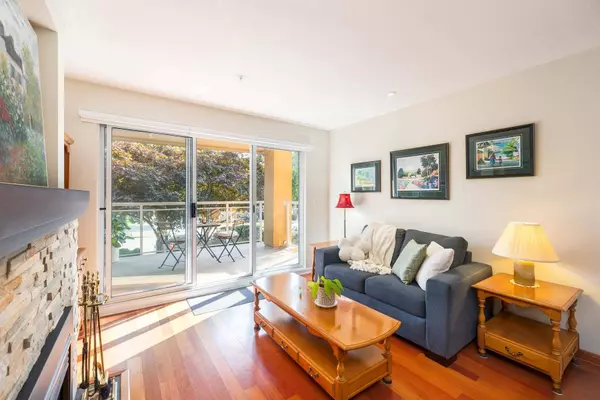 15155 22 AVE #210, Surrey, BC V4A 9T4