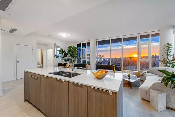 1401 Hunter ST #2704, North Vancouver, BC V7J 0E2