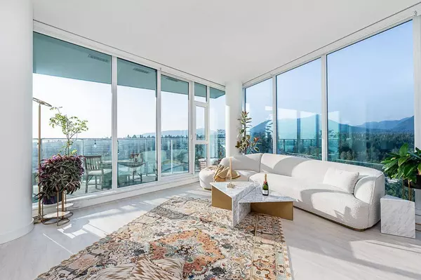 1401 Hunter ST #2704, North Vancouver, BC V7J 0E2