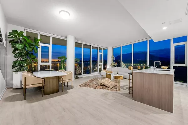 1401 Hunter ST #2704, North Vancouver, BC V7J 0E2