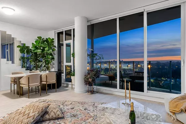 1401 Hunter ST #2704, North Vancouver, BC V7J 0E2