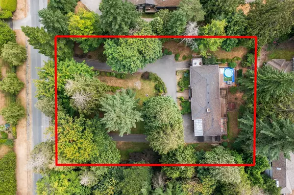 13788 32 AVE, Surrey, BC V4P 2B8