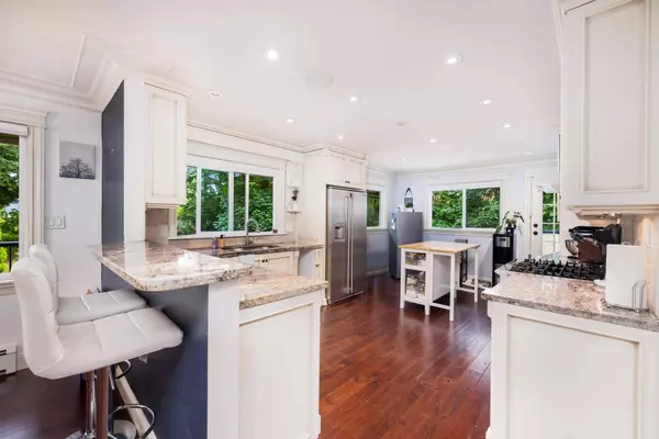 13788 32 AVE, Surrey, BC V4P 2B8